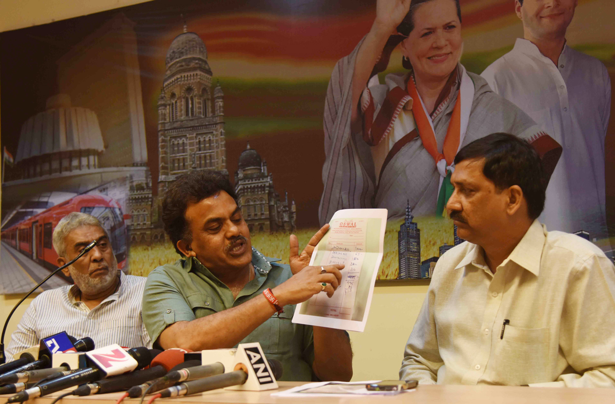 MRCC President Sanjay Nirupam Press Conference at Rajiv Gandhi Bhavan.