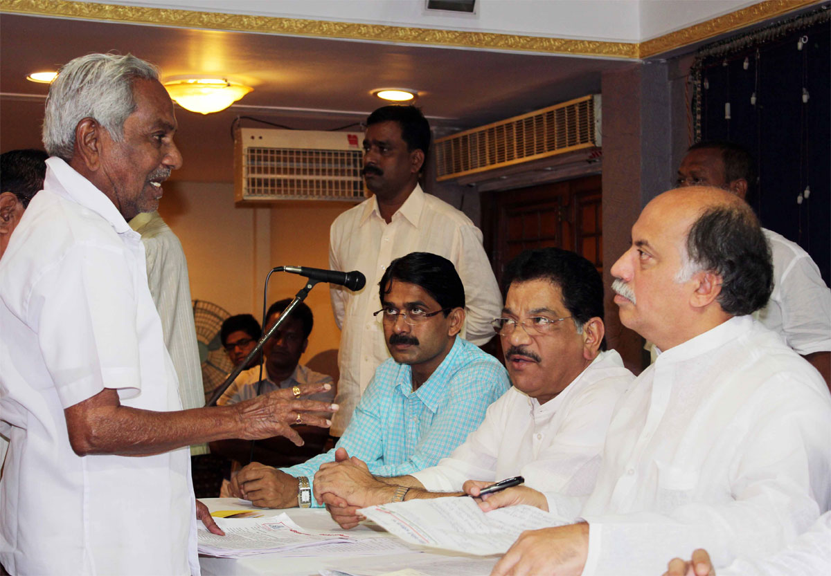 EX.MINISTER & MP.GURUDAS KAMAT JANSAMPARK ABHIYAN AT ANDHERI EAST & WEST.