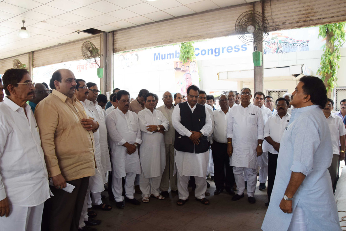 Mumbai Congress Paying Tribute to Bharatratna Late Rajiv Gandhi on his Death Anniversary.