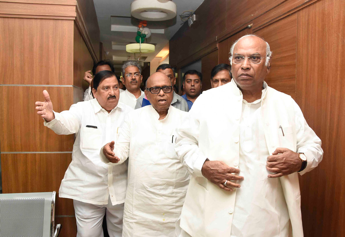 AICC Gen.Secretary & Maharashtra Incharge Mallikarjun Kharge Press Conference at Mumbai Congress Office.