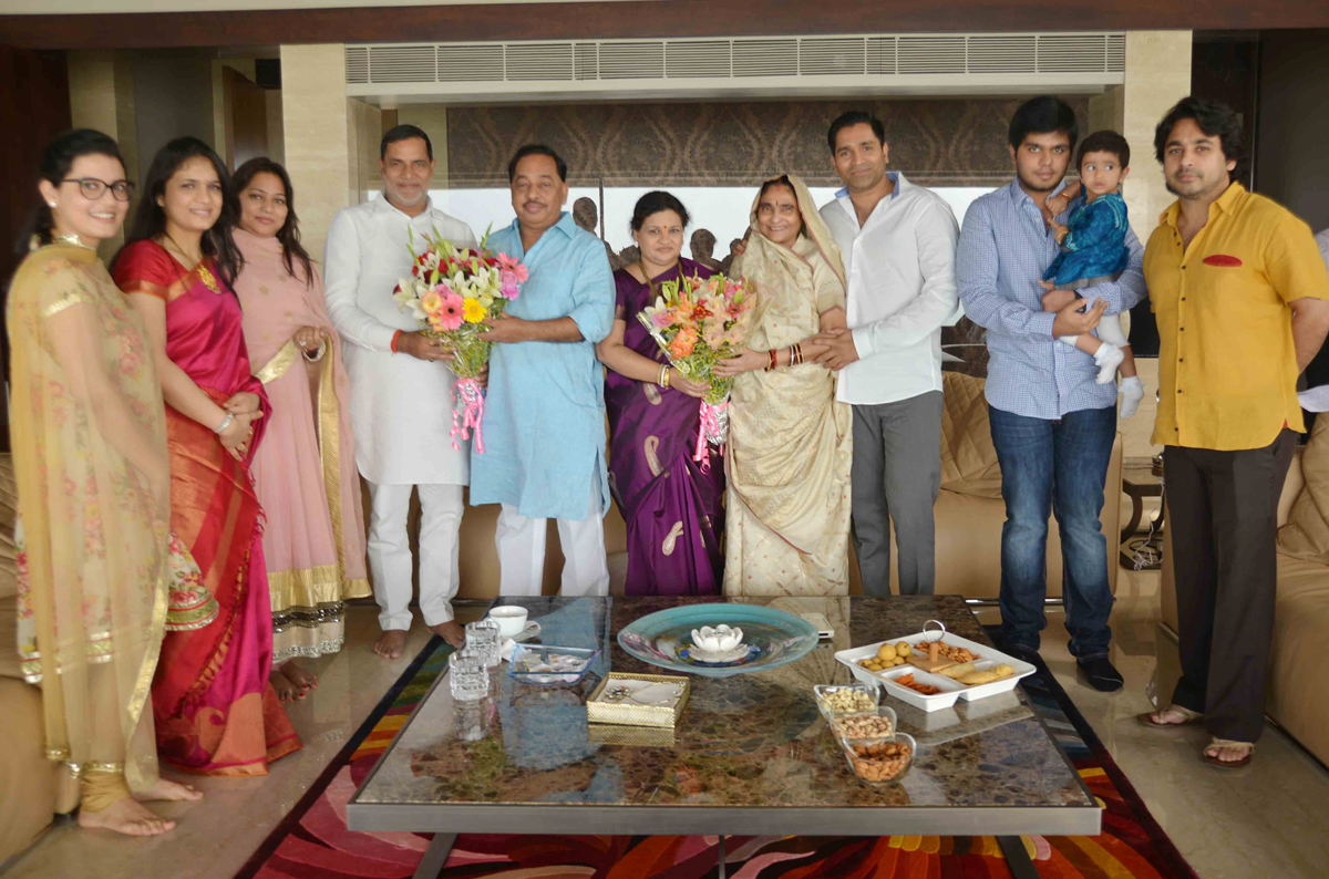 MINISTER NARAYANRAO RANE & EX.MUMBAI CONGRESS PRESIDENT & MLA KRIPASHANKAR SINGH ON OCCASION OF DIWALI FESTIVAL.