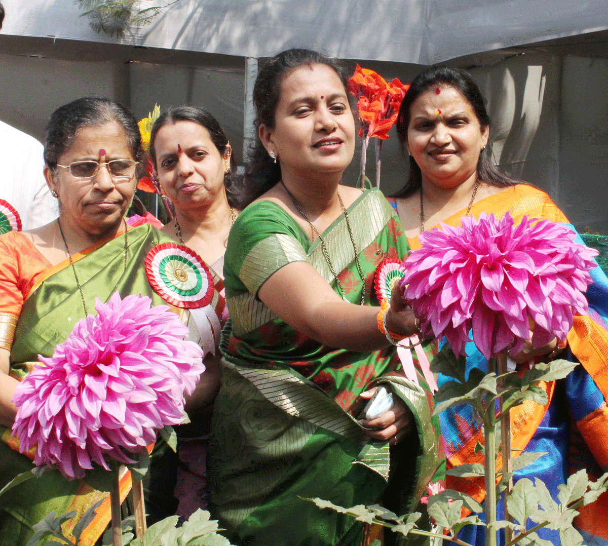 Mumbai Mayor Snehal Ambekar Inaugurate's Flowers Exihibition at Jijamata Udyan - Ranibaugh at Byculla.