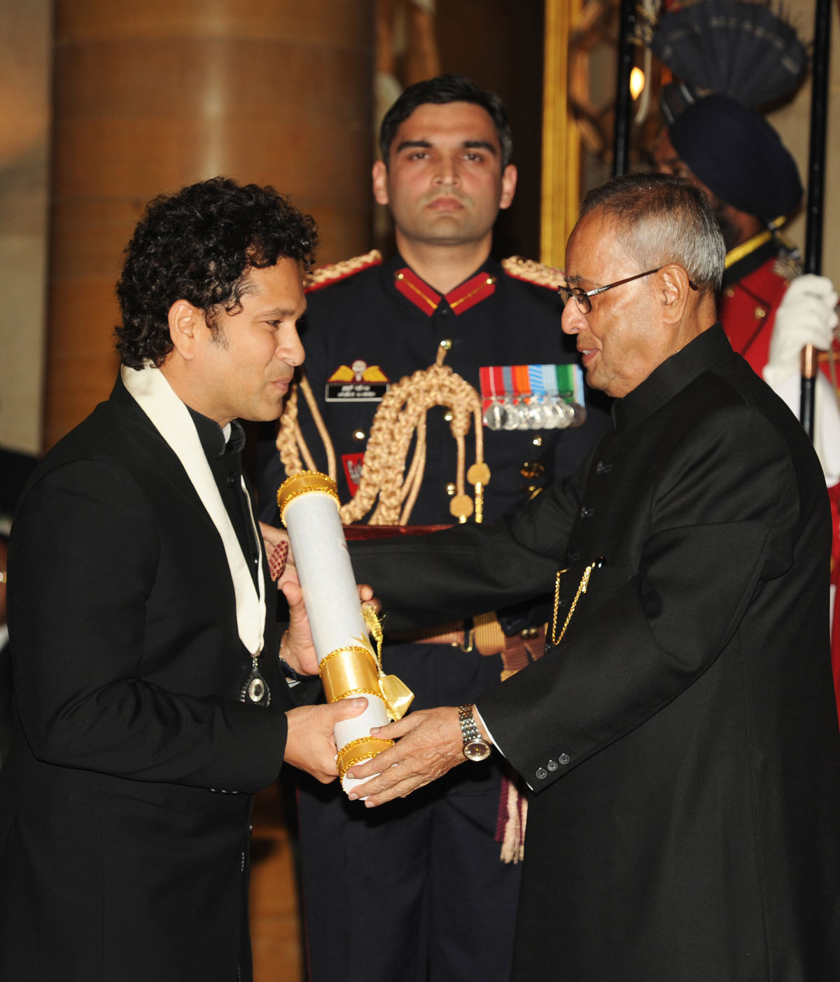The President,Shri Pranab Mukherjee Presenting The Bharat Ratna Award 2014 to Shri Sachin Ramesh Tendulkar at Rashtrapati Bhavan.