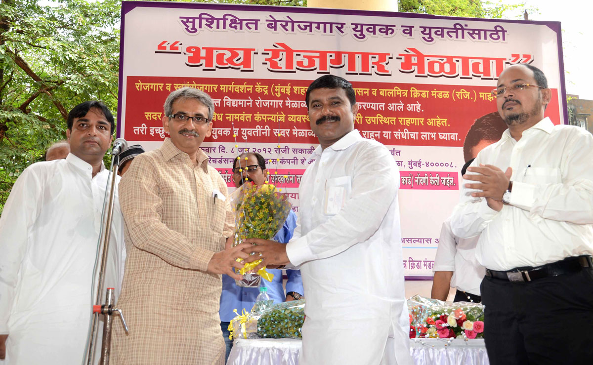 JOB FAIR BY MUNICIPAL CORPORATER MANOJ JAMSUTKAR ON OCCASION MLA AMIN PATEL AT BYCULLA HUME HIGH SCHOOL.