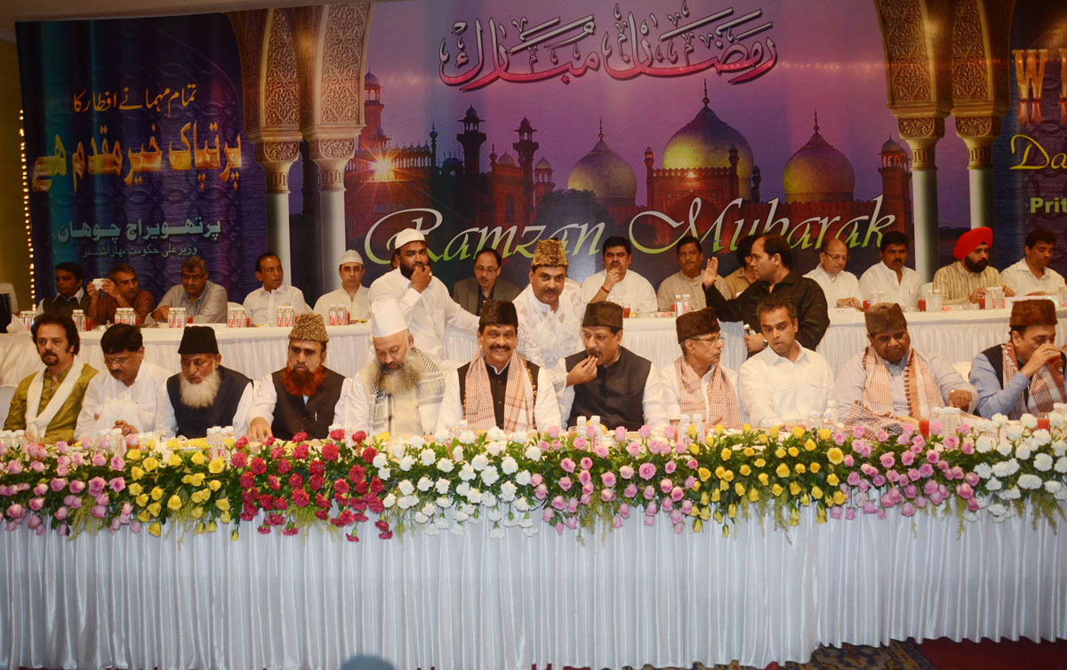 Chief Minister Prithviraj Chavan during Ramzan"Dawat-E-Iftar" at Kaisar Baugh Dongri.