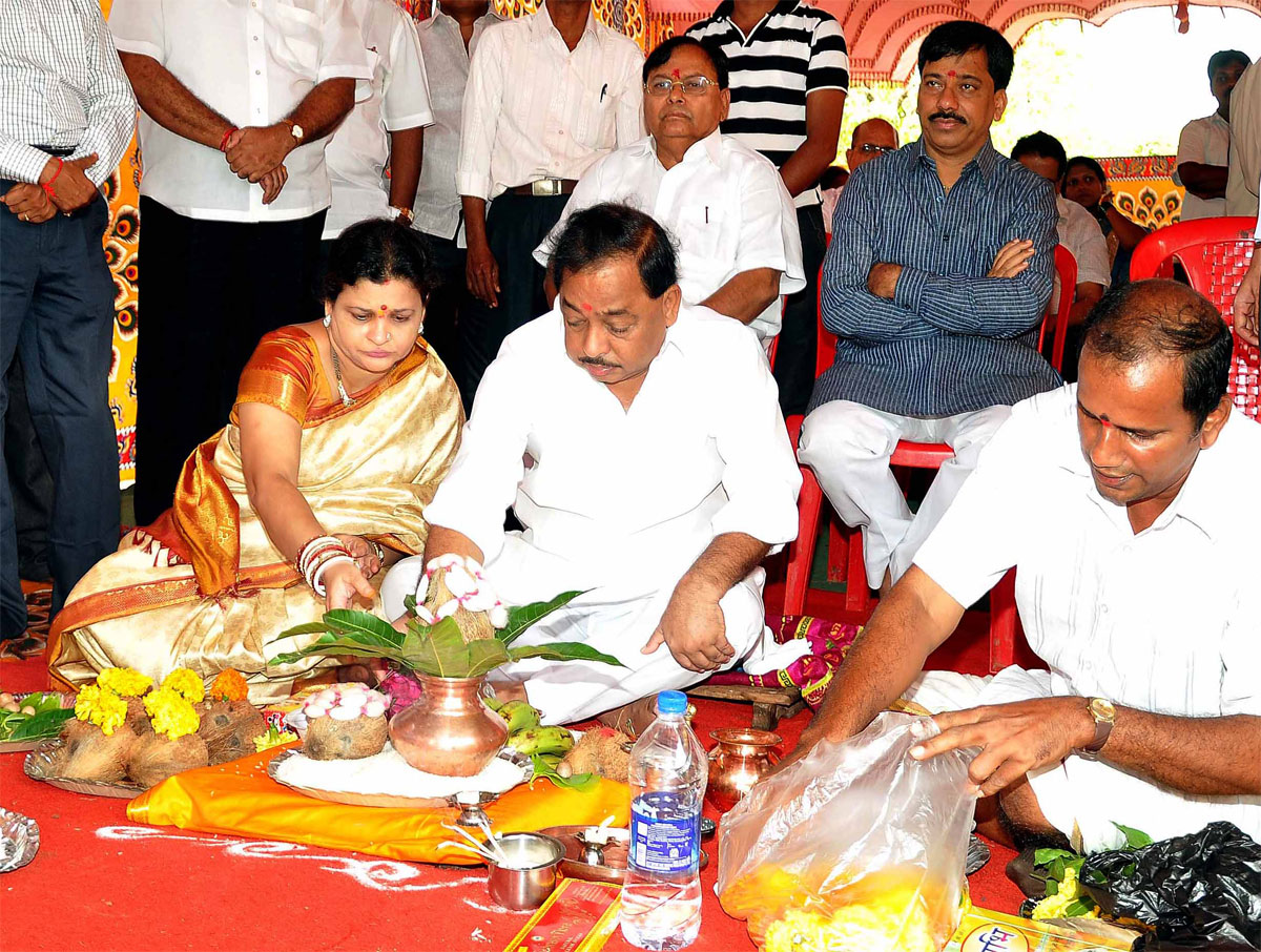 MINISTER NARAYANRAO RANE & MINISTER PATANGRAO KADAM AT SINDHUDURGH KANKAVLI.
