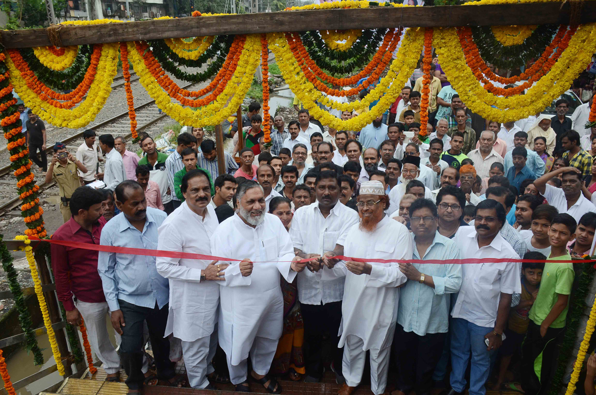 Ex.Minister Chandrakant Handore Inaugurates Rly Crossing Bridge Near Chembur Station.