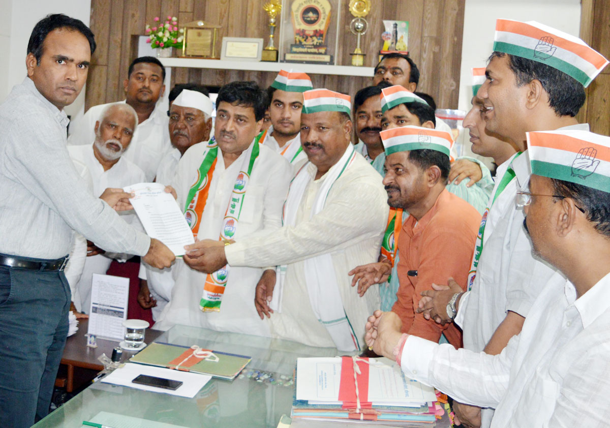 MPCC Leaders Protest for the Rights of Farmers in all over Maharshtra.