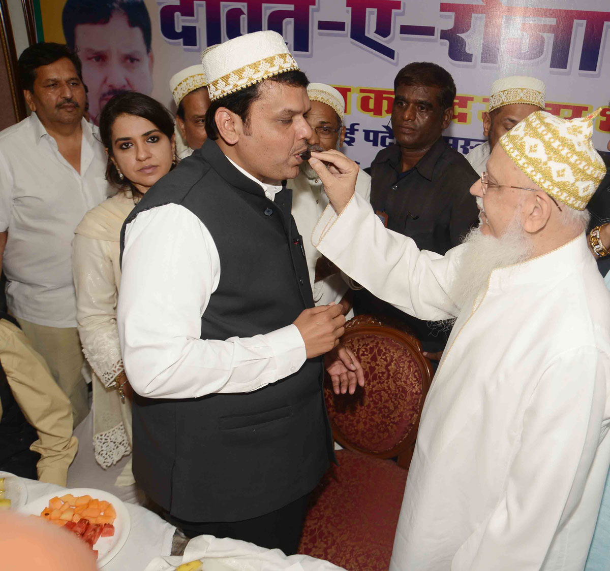 Chief Minister Devendra Fadnavis & The Spiritual Leader of the Dawoodi Bohra Community during Ramzan Roza Iftaar Party at Nazam Baug Dongri.