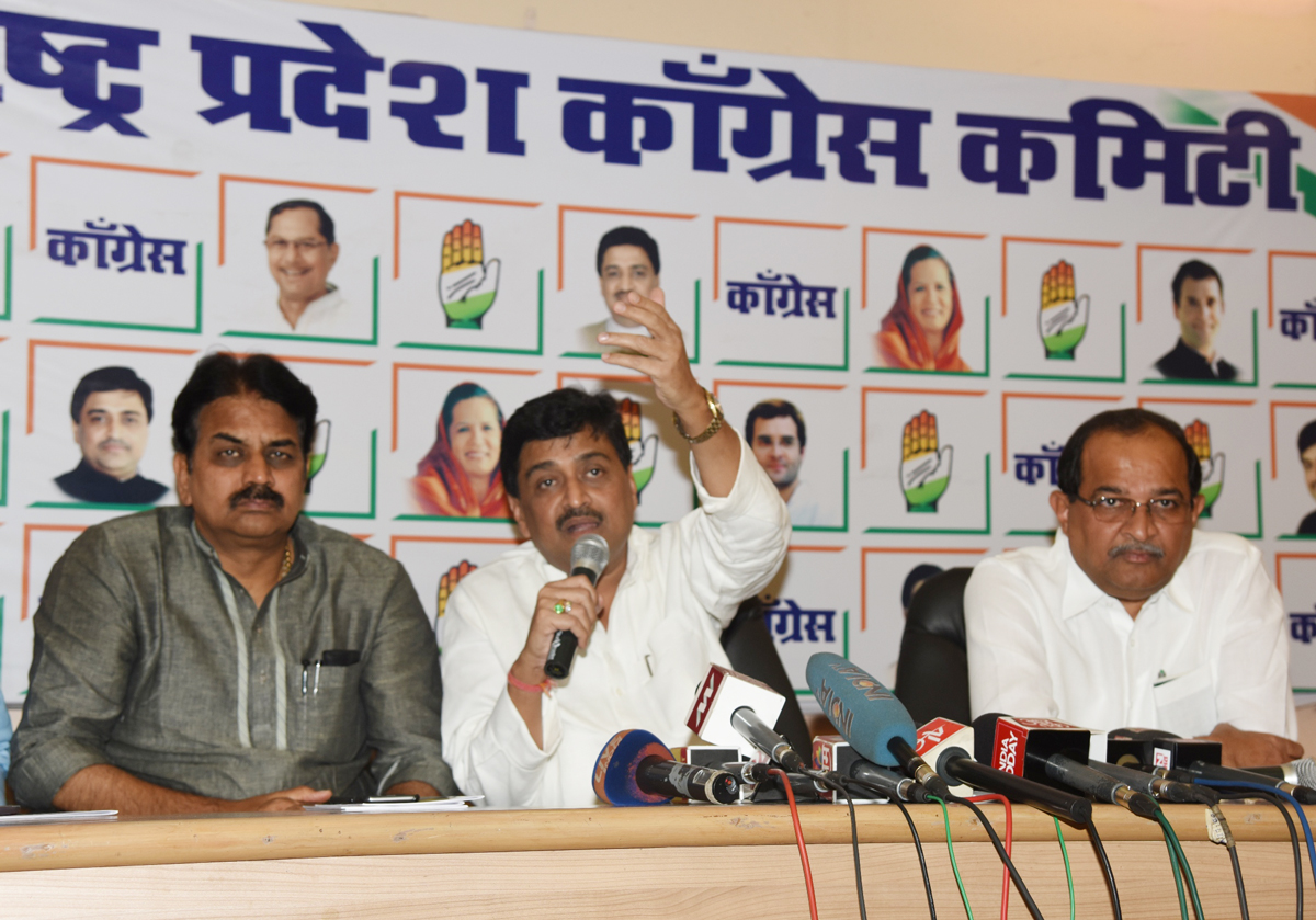 Congress Leaders MPCC President Ashokrao Chavan & Opp.Party Leader Radhakrishna Vikhe Patil Press Conference at Gandhi Bhavan.