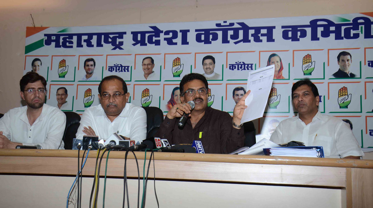 Vidhansabha Opp.Leader Radhakrishana Vikhe Patil & MRCC President Sanjay Nirupam Press Conference at Gandhi Bhavan.