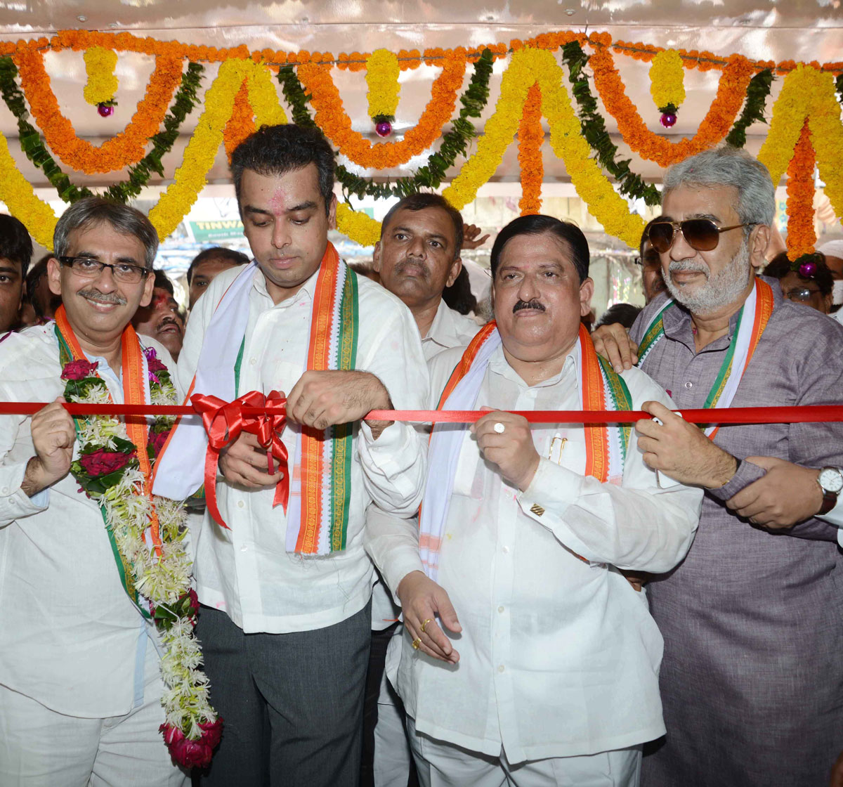 MP.& UNION MINISTER OF STATE MILIND DEORA & MLA AMIN PATEL IN SOUTH MUMBAI MUMBADEVI ASSEMBLY.