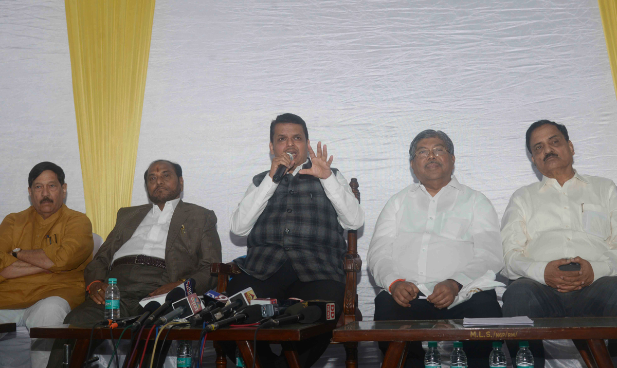 #NagpurSession: Chief Minister Devendra Fadnavis Tea Party & Press Conference Before Assembly Winter Session Ramgiri Bungalow Nagpur.