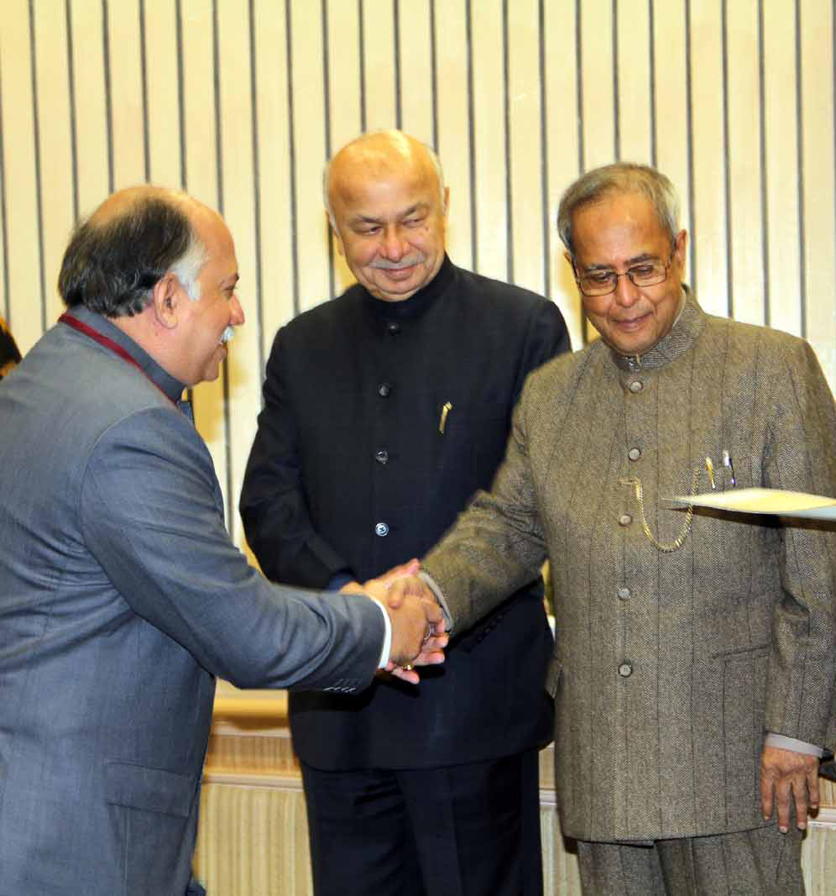 MP.& EX-Union Minister Gurudas Kamat is Awarded Gold Medal at the hands of President of India Pranab Mukherjee at Vigyan Bhavan New Delhi on Occasion Central Minister Sushilkumar Shinde.