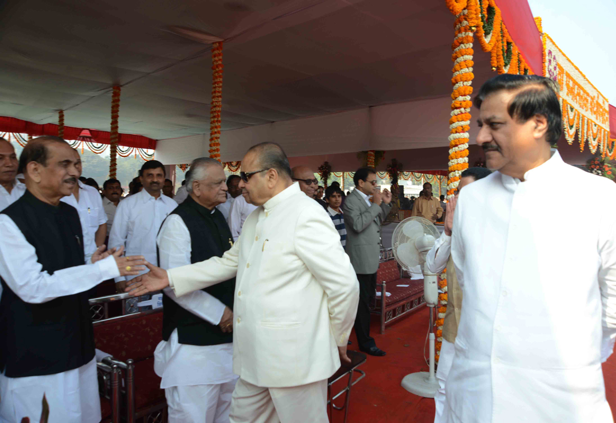 GOVERNOR K.SANKAR NARAYANAN & CHIEF MINISTER PRITHVIRAJ CHAVAN ON 63RD REPUBLIC DAY AT SHIVAJI PARK.