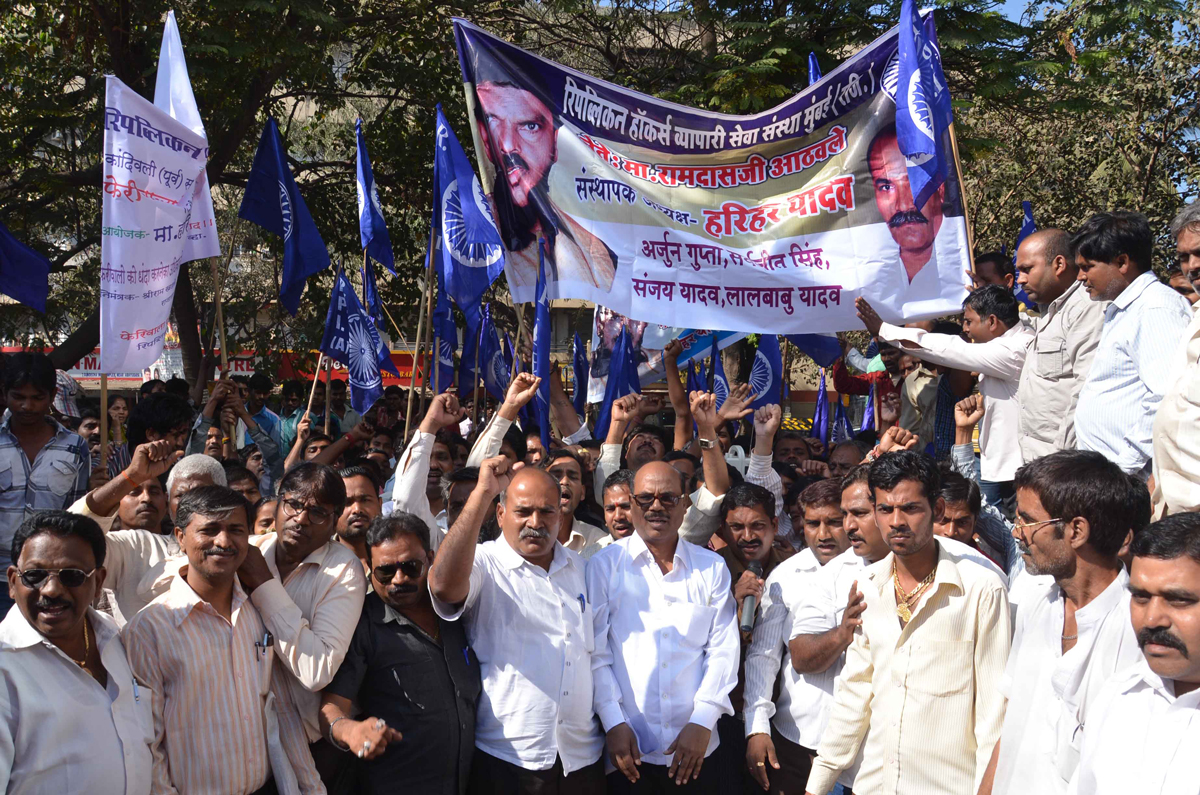 RPI HAWKER'S MORCHA AT SAMTA NAGAR POLICE STATION KANDiVALI (E).