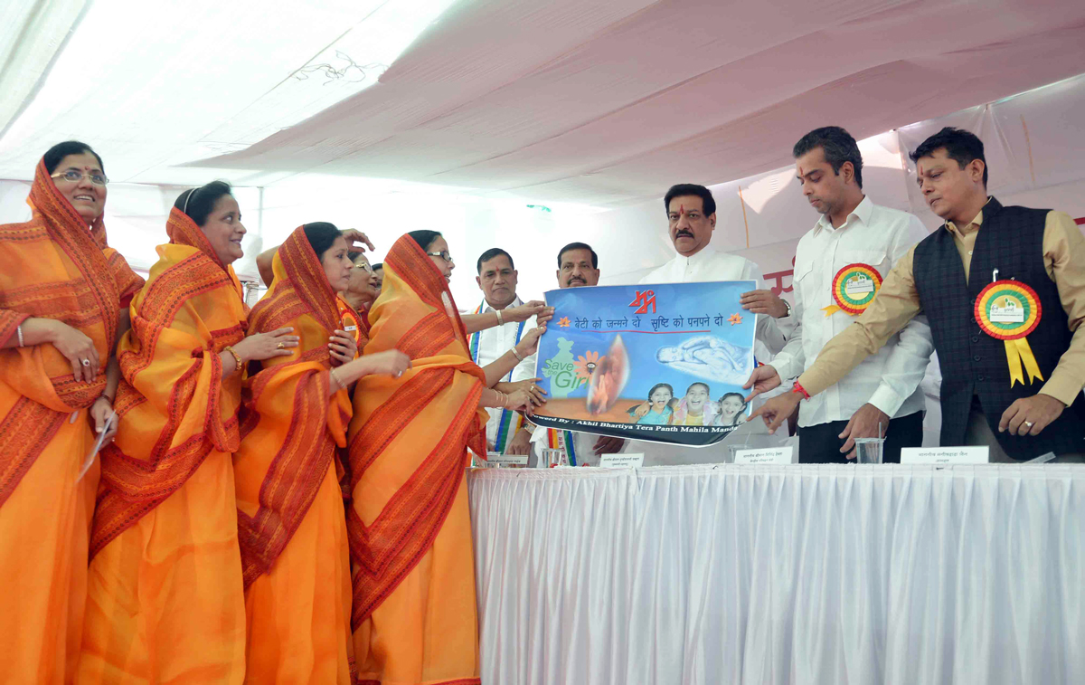 CHIEF MINISTER PRITHVIRAJ CHAVAN & UNION MINISTER OF STATE MILIND DEORA AT AZAD MAIDAN.
