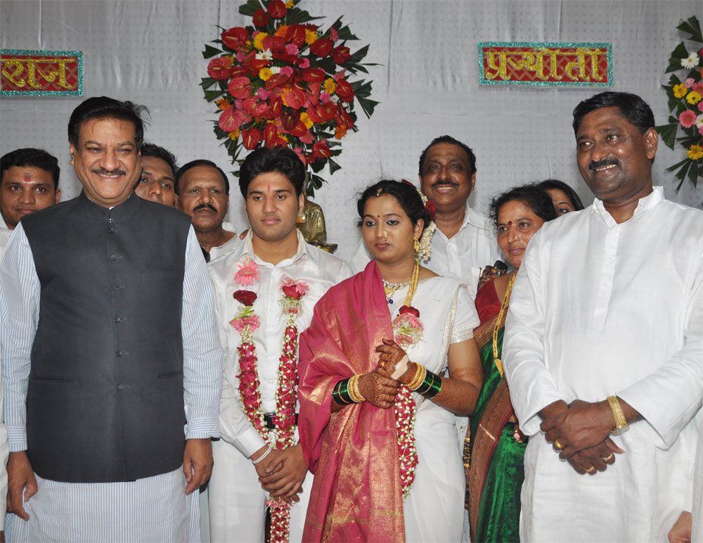 CHEIF MINISTER PRITHVIRAJ CHAVAN ATTENDS EX.MIN. & MLA. CHANDRAKANT HANDORE"S DAUGHTER WEDDING AT CHEMBHUR.