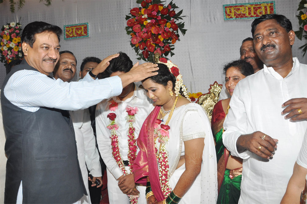 CHEIF MINISTER PRITHVIRAJ CHAVAN ATTENDS EX.MIN. & MLA. CHANDRAKANT HANDORE"S DAUGHTER WEDDING AT CHEMBHUR.