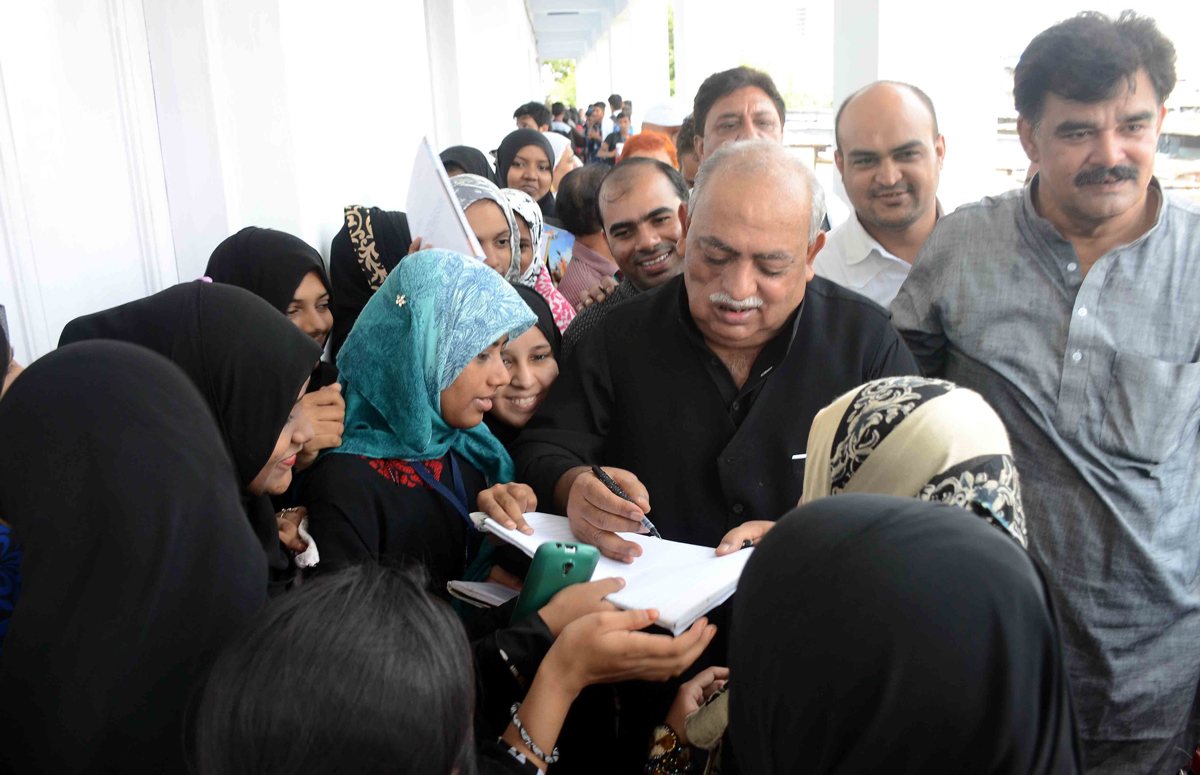 India's Most Popular Urdu Poet Munawwar Rana visit Maharashtra College at Nagpada in Mumbai.