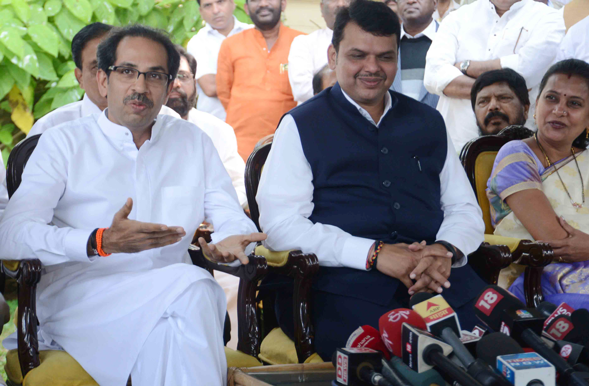 Chief Minister Devendra Fadnavis & Shivsena Working President Uddhav Thackarey Press Conference at Mayor Bunglow.