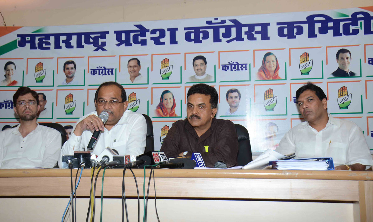 Vidhansabha Opp.Leader Radhakrishana Vikhe Patil & MRCC President Sanjay Nirupam Press Conference at Gandhi Bhavan.