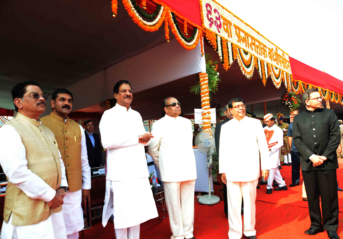 GOVERNOR K.SANKAR NARAYANAN & CHIEF MINISTER PRITHVIRAJ CHAVAN ON 63RD REPUBLIC DAY AT SHIVAJI PARK.