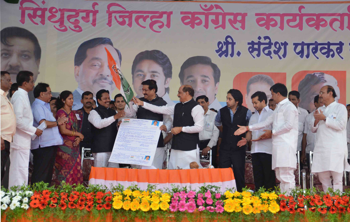CHIEF MINISTER PRITHVIRAJ CHAVAN,MPCC PRESIDENT MANIKRAO THAKARE & SINDHUDURGH GUARDIAN MINISTER NARAYAN RANE IN CONGRESS PARTY MELAVA AT KANKAVLI.