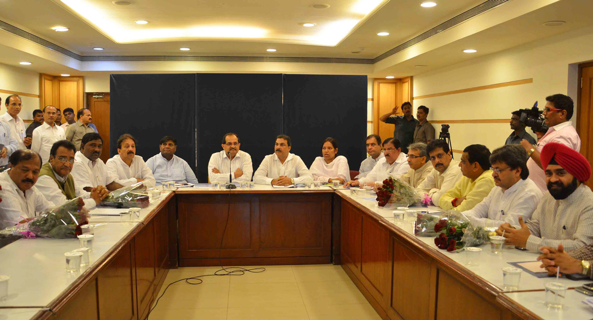 MUMBAI CONGRESS PRESIDENT PROF.JANARDAN CHANDURKAR WITH DELEGATION MEETS MINISTER RADHAKRISHNA VIKHE PATIL AT Y.B. CHAVAN CENTER.