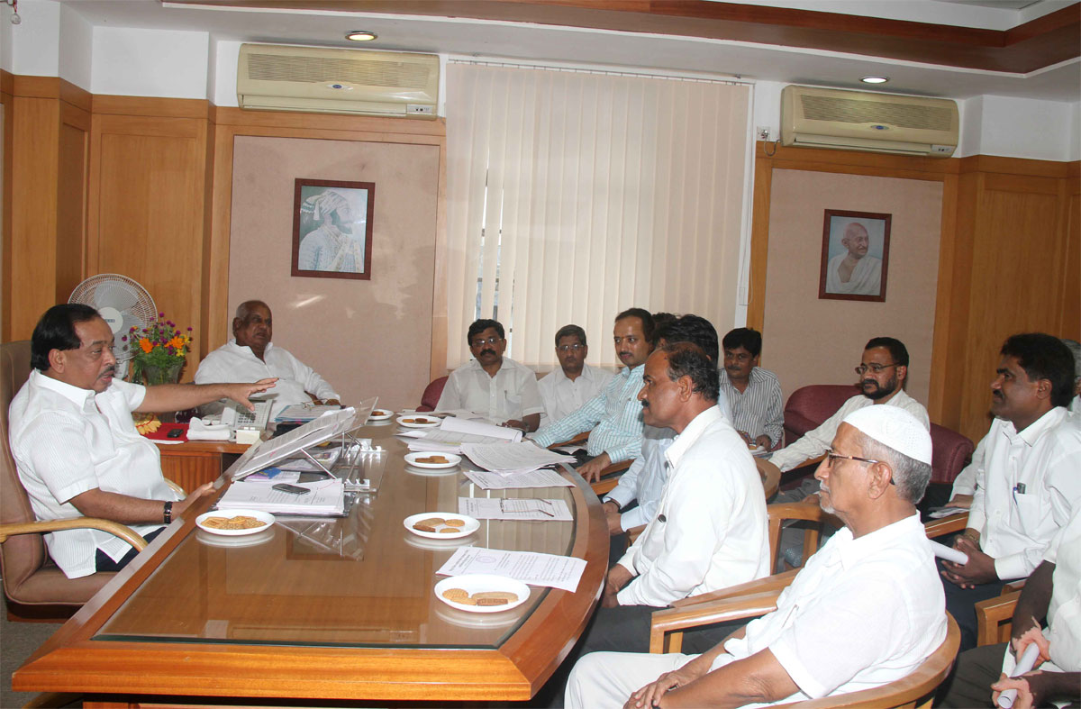 MINISTER NARAYANRAO RANE MEETING AT MANTRALAYA.