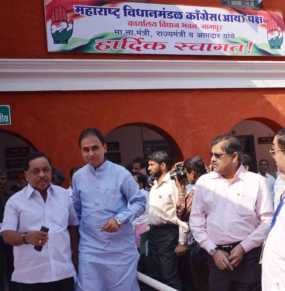 MINISTER NARAYANRAO RANE & STATE MINISTER D.P.SAWANT AT NAGPUR VIDHAN BHAVAN ON 2nd DAY OF WINTER SESSION.