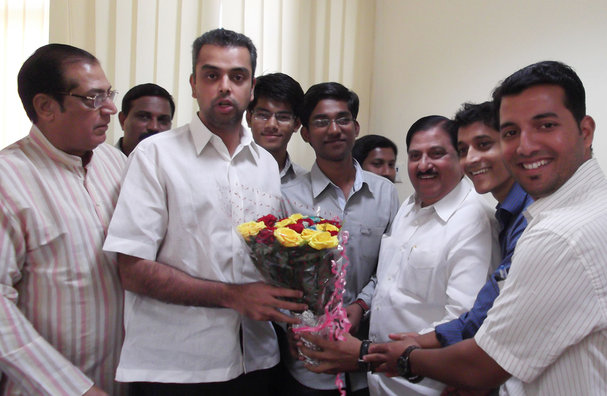 Hon. Central Min Of State Shri Milind Deoraji felicitated newly elected NSUI South Mumbai President Deepak Kanojia .