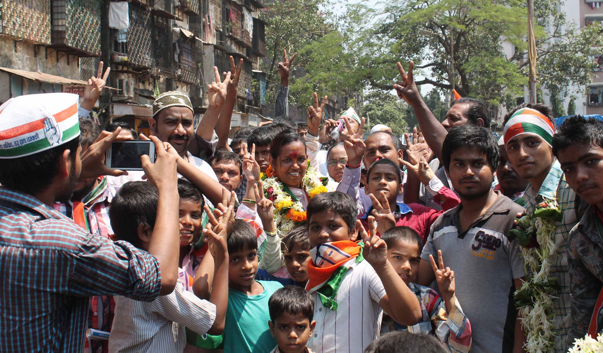 178-Dharavi Assembly Congress Candidate Varshatai Gaikwad Padyatra Rally.
