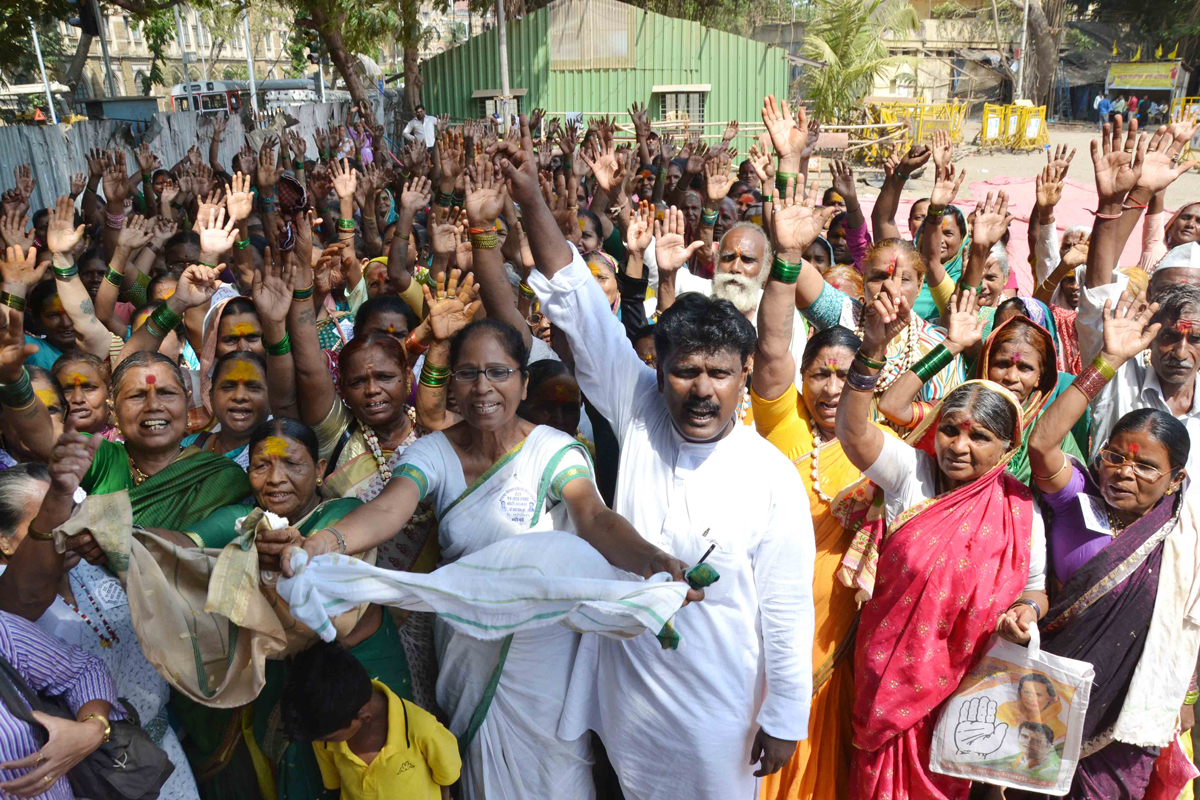 Maharashtra Niradhar & Dev Dasi Mahila Protest at Azad Maidan.