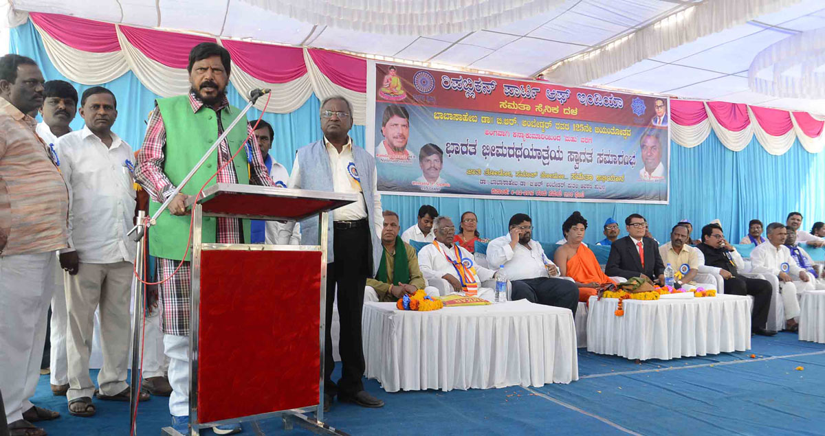 RPI{A} Celebrating Bharatratna Dr.Babasaheb Ambedkar 125th Birth Anniversary Year by "Jati Todo-Samaj Jodo" Samata Abhiyan "Samata Rath" in Presence MP & RPI President Ramdas Athawale Welcome in Karnataka State Hubballi.