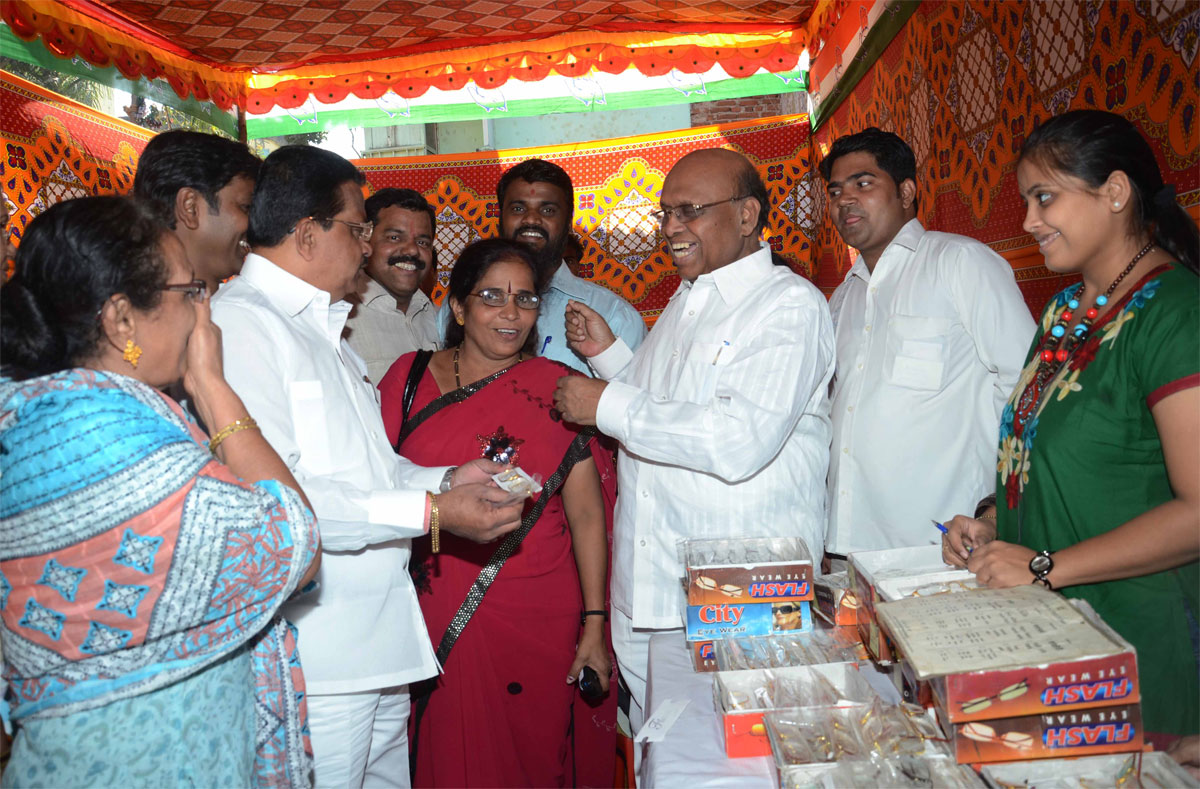 MP.EKNATH GAIKWAD & MLA.KALIDAS KOLAMBKAR IN FREE EYE CHECK UP & SPECTACLES (CHASMA) CAMP AT NAIGAON  DADAR.
