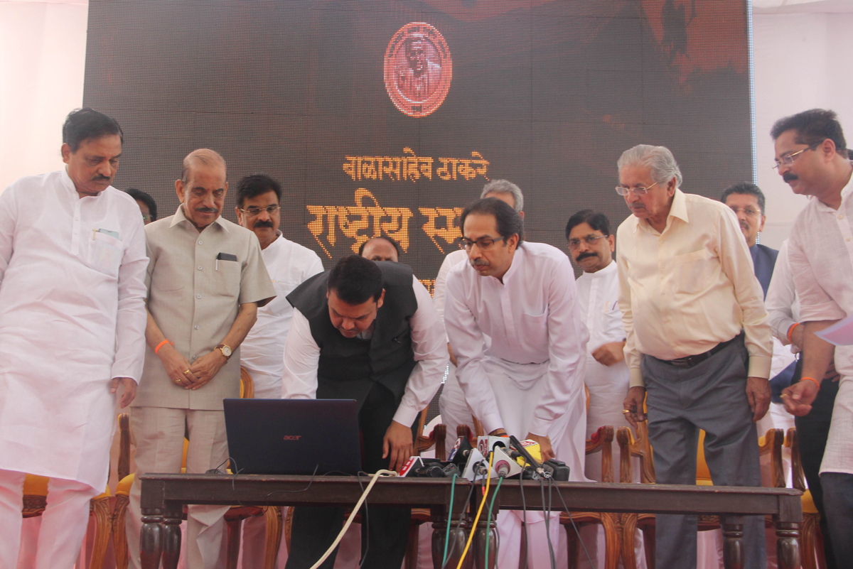 Chief Minister Devendra Fadnavis & Shivsena Pramukh Uddhav Thackarey during Website Launch at Mayor Bunglow.