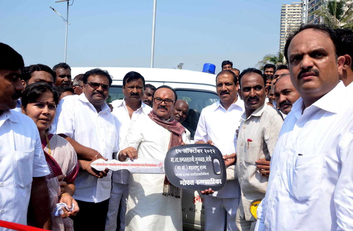 PWD & TOURISM MINISTER CHAGAN BHUJBAL ON HIS 65th BIRTHDAY CELEBRATED IN MUMBAI AT RAMTEK BUNGALOW.