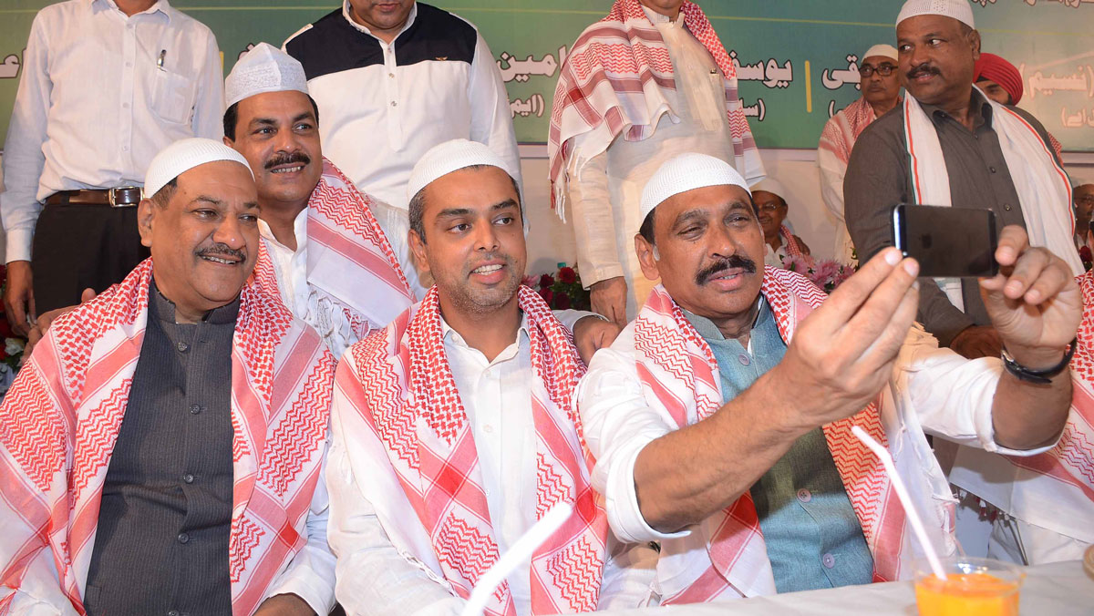 Congress Leaders during  Ramzan Roza Iftaar Party at Haj House.