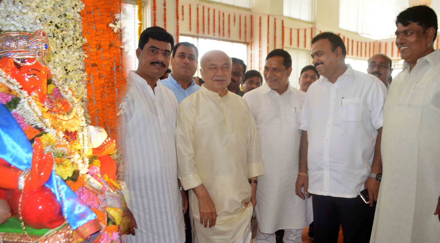 Ex.Chief Minister Sushilkumar Sinde for Ganpati Bappa Darshan at Ex.Mumbai Congress President Kripashankar Singh Residence.