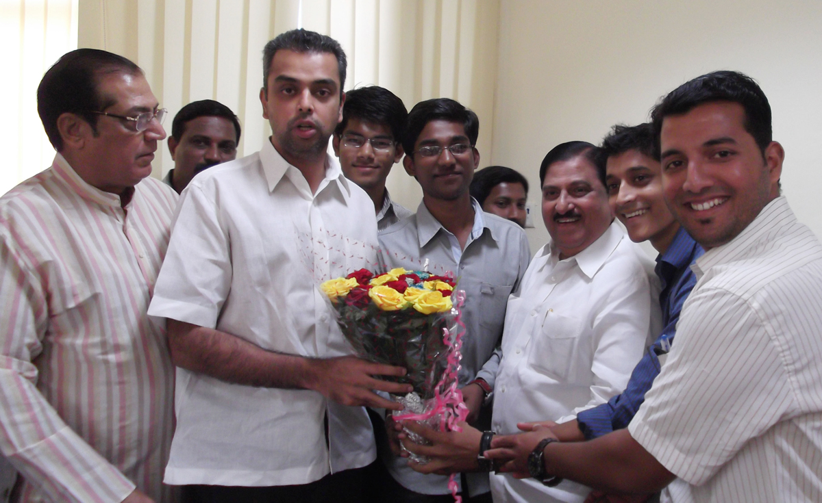 Hon. Central Min Of State Shri Milind Deoraji felicitated newly elected NSUI South Mumbai President Deepak Kanojia