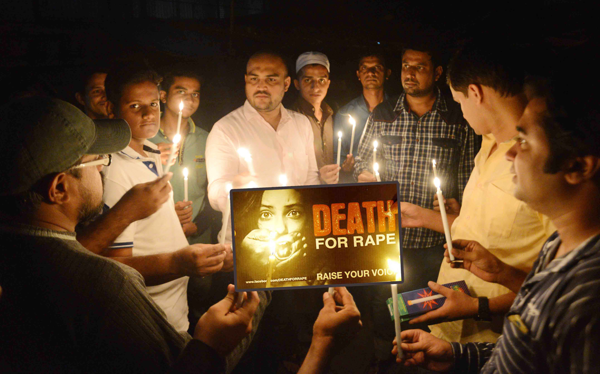 Candle March by Sahaas Foundation on Nirbhaya Case issue at Mumbai Central.