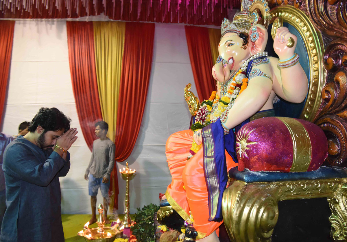 Ex.MP & Yuva Leader Nilesh Narayanrao Rane Ganesh Darshan on occasion of  Maghi Ganpati Festival.
