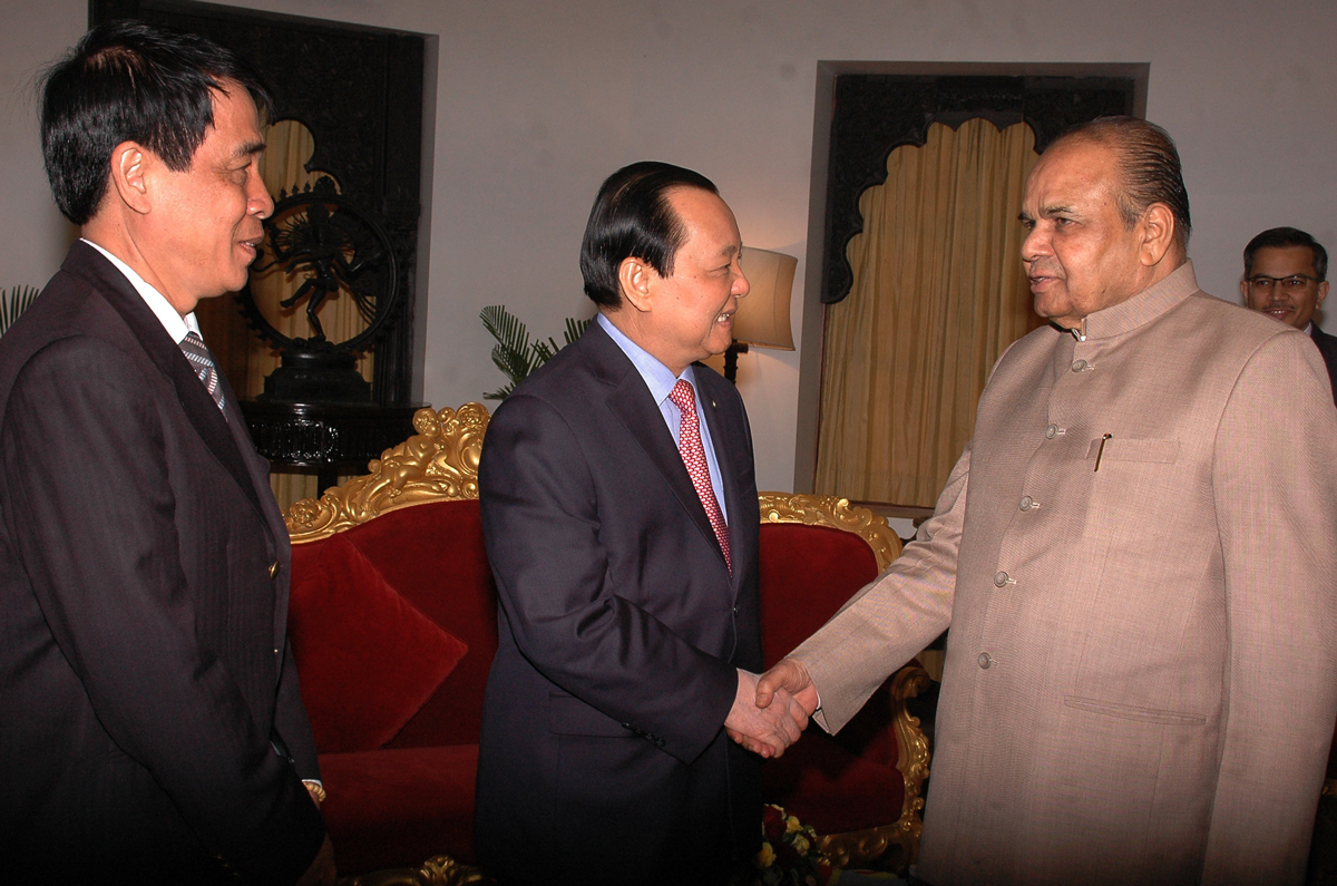 Member of Politburo of Vietnam Meets Maharashtra Governor.