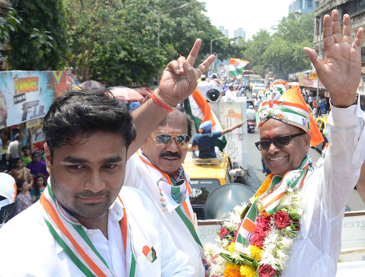 Election Campaign Public Meeting of Congress /NCP/PRP(Kawade)/ Republican Party of India (Democratic) Alliance MP.Candidate Eknath Gaikwad on the Last Public Rally at Dadar.