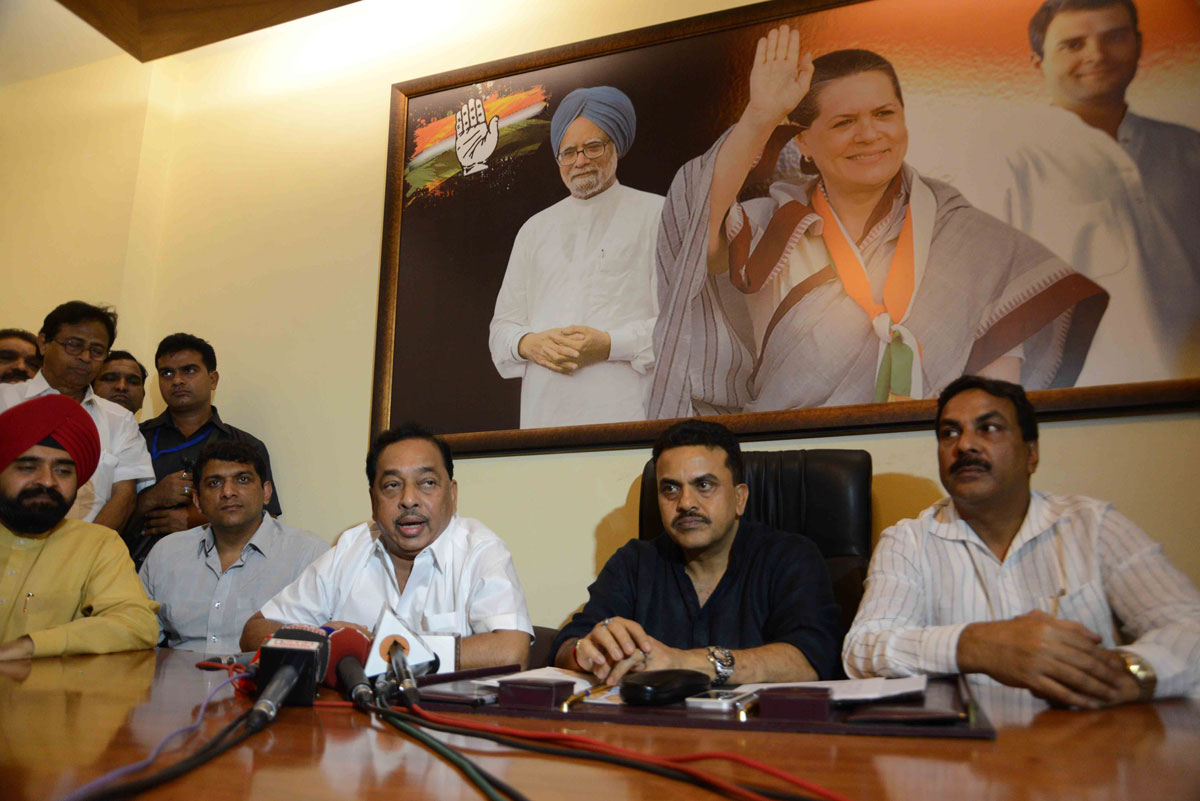 Congress Leader Narayanrao Rane Visit at Rajiv Gandhi Bhavan Azad Maidan.