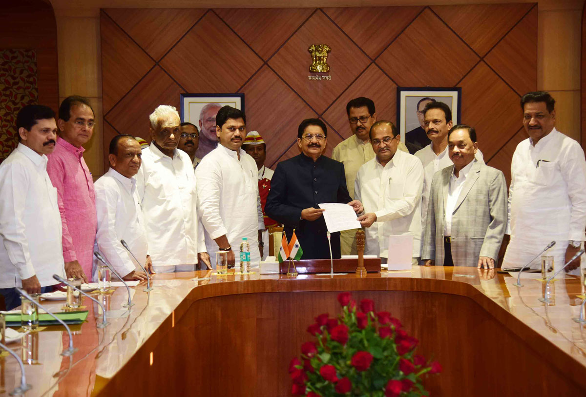 Delegation of Opposition Parties Met Hon.Governor for Demand of Loan Waiver to the Farmers.