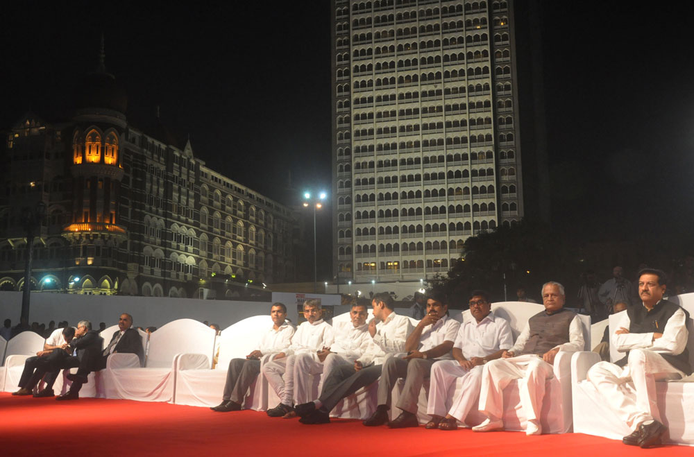 HOMAGE TO MARTYRS ON 2ND ANNIVERSARY OF 26/11 AT GATEWAY OF INDIA.