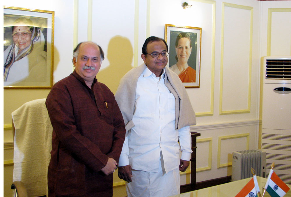 Hon"ble MINISTER OF HOME AFFAIRS SHRI.P.CHIDAMBARAM &Hon"ble MINISTER OF STATE FOR HOME AFFAIRS SHRI. GURUDAS KAMAT AT NEW DELHI.