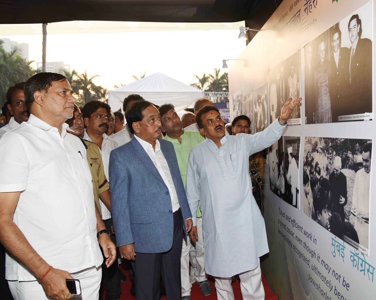 Mumbai Congress Leader's Paying Tribute & Celebrating Jayanti of to 1st Prime Minister of India Late.Panditji Jawaharlal Nehru on his Birth Anniversary at Borivali.